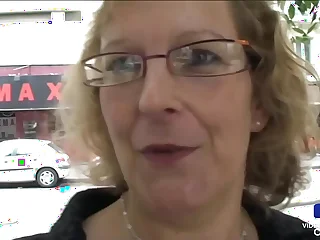 Fran&ccedil;oise&comma; mature en manque de bite